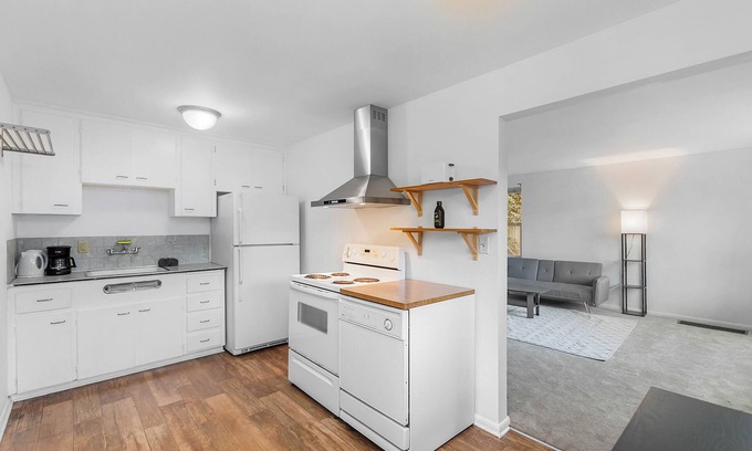 Phinney Ridge Apartamento | Greenwood's Wildflower Glow WalkScore 81