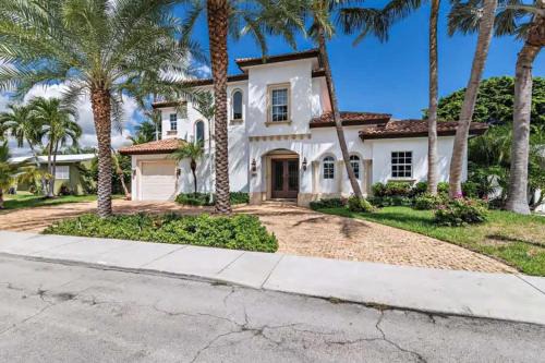 Southside Casa | Gregory Place - Dine Alfresco by the Pool in South End Sophistication