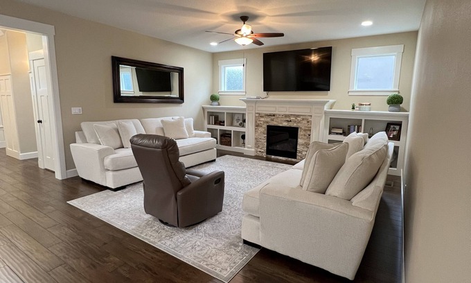 Gresham Casa | Gresham pine