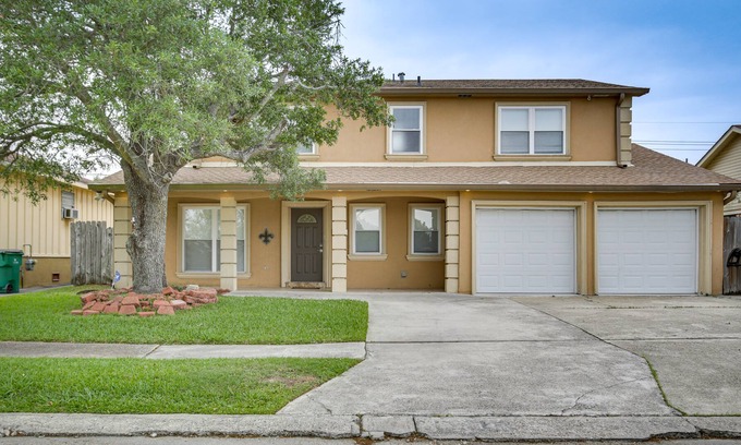 Timberlane Casa | Gretna Vacation Rental w/ Fire Pit & Backyard!