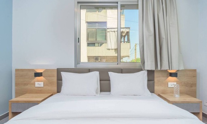 Duhur ash Shuwayr Apartamento | Grey 101 2-Bedroom Apartment W/Terrace in Awkar