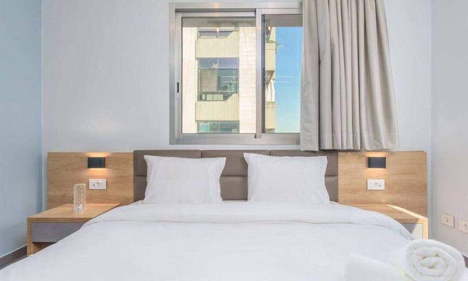 Duhur ash Shuwayr Apartamento | Grey 301: Modern 2-Bedroom Apartment in Awkar