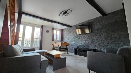 Drancy Apartamento | Grey And White Duplex