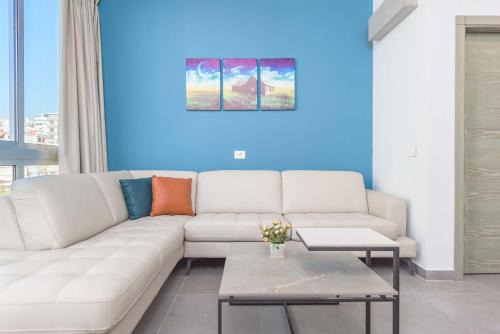 Duhur ash Shuwayr Apartamento | Grey - Elegant Apartments in Awkar