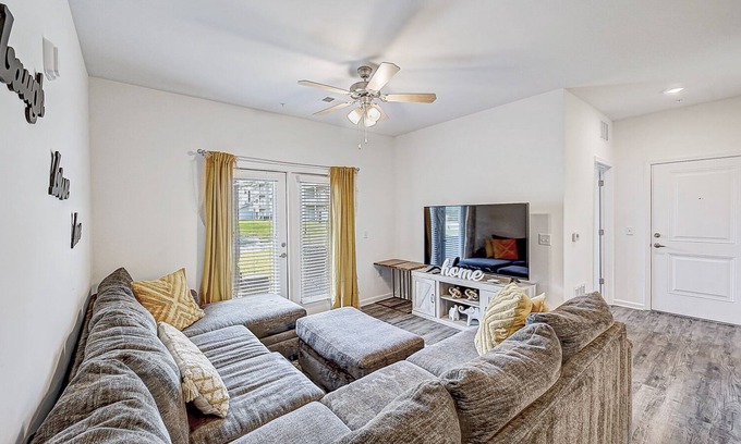 Jacksonville Apartamento | ⭐Grey Serenity⭐ 1Br w/Private Balcony Nr DWTN Jax