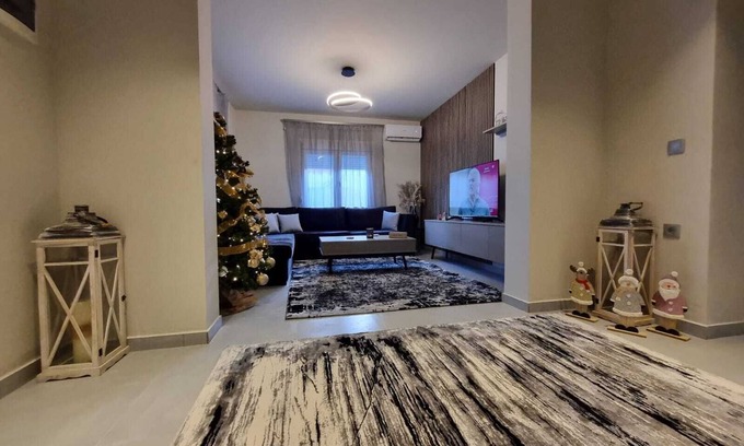Trikala Casa | Grey Serenity - Charming 2-bedroom house in lovely Trikala with WiFi, AC
