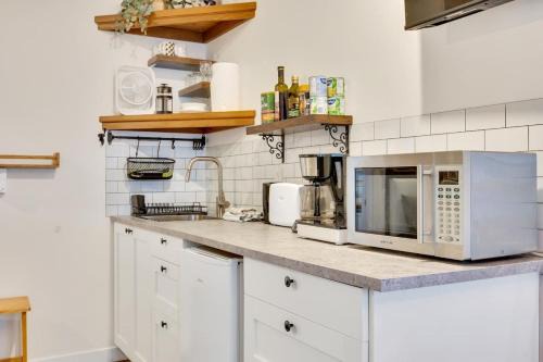 Ucluelet Casa | Grey Whale, Pet Friendly Studio at The Beach