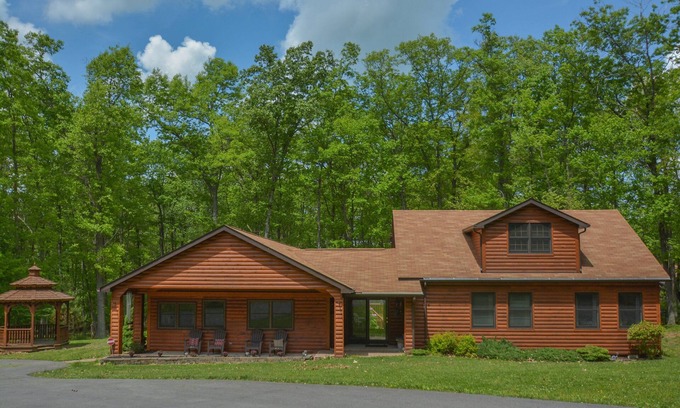 McHenry Casa | ¡A solo 2 millas del Wisp Resort con excelentes espacios para vivir al aire libre!