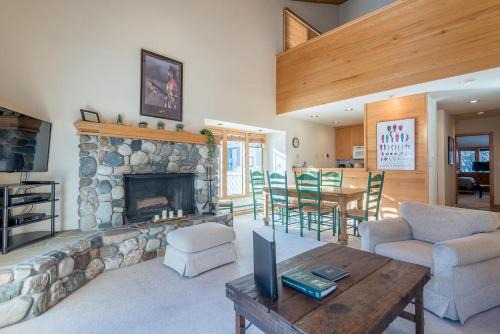 Warm Springs Casa | Greyhawk Condo 09