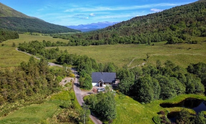 Fort William Cabina | Grianain - Riverside Lodge with Mountain Views