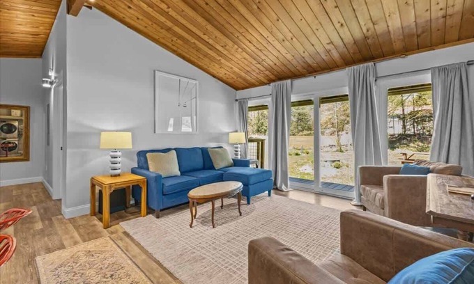 Stowe Area Apartamento | Griffin Chalet 3 about a mile to Stowe Resort
