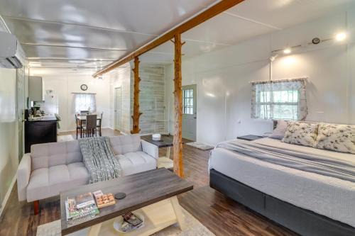 Harrison Apartamento | Grill and Fire Pit Cabin with Mtn Views in Harrison