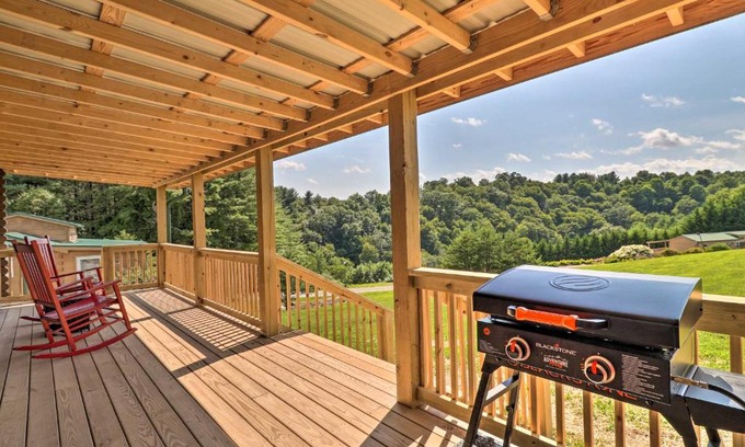 Sparta Casa | Grill and River Access Tiny Cabin in Sparta!