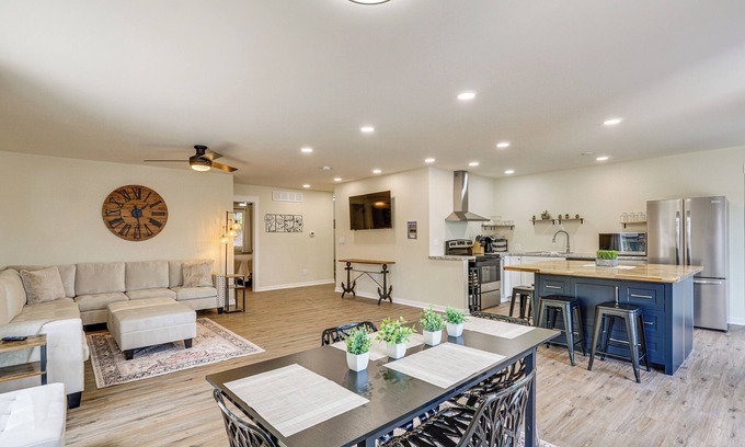 Osage Beach Apartamento | Grill, Boat Slip, & Game Room: Calm Cove Apt!