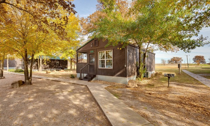 Cayuga Apartamento | Grill & Dock Access: Waterfront Kerens Cabin