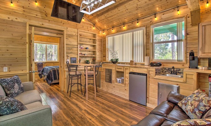 Show Low Cabaña | Grill, Fire Pit: Pet-Friendly Lakeside Cottage!