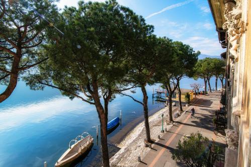 Morcote Apartamento | Gritti Palace Morcote - Stunning waterfront two-room flat offering breathtaking lake views - Papavero