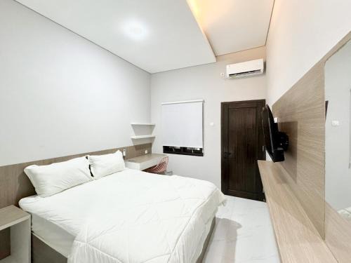 Banjarsari Hotel | Griya Banyuanyar Syariah Near Graha Saba Buana Mitra RedDoorz