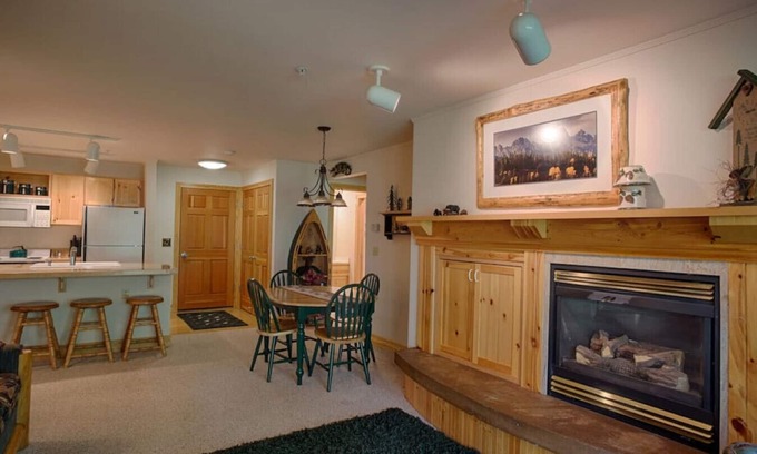 Driggs Condominio | Grizzly Bear Den: Near Targhee, Sleeps 6, Hot Tub