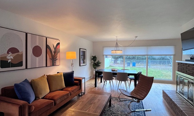 University District Casa | Grizzly Getaway