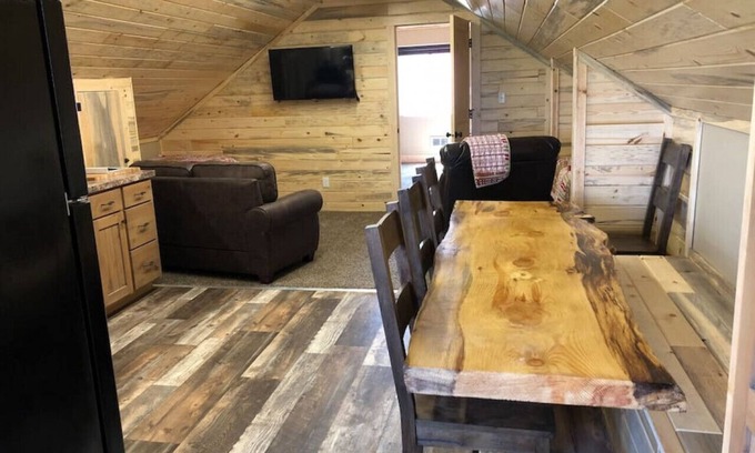 Island Park Cabina | Grizzly Loft, cerca de Yellowstone Park, nueva, excelente ubicación para motonieve / ATV