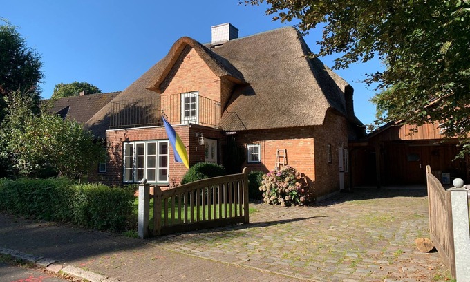 Seeth Casa | Großer und Moderner Reetdachtraum in Bester Lage mit Großem Grundstück und Sauna