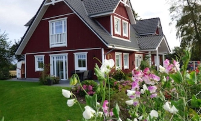 Loose Casa | Großzügiges Schwedendoppelhaus Ideal für Familientreffen, im EG Barrierefrei