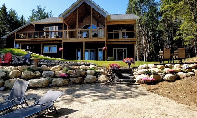 Kearney Apartamento | Groom/Lynx lake Retreat Kearney, Ontario. Relax in our walkout ground level apt.