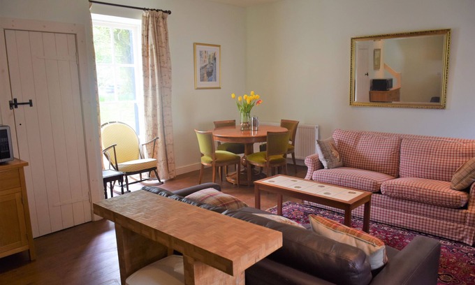 Carsethorn Cabaña | Grooms Cottage - a cottage that sleeps 4 guests in 2 bedrooms