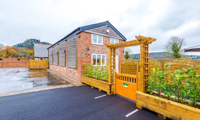 Tarporley Cabaña | Grooms Room - a beautiful cottage sleeping 4 guests in 2 bedrooms