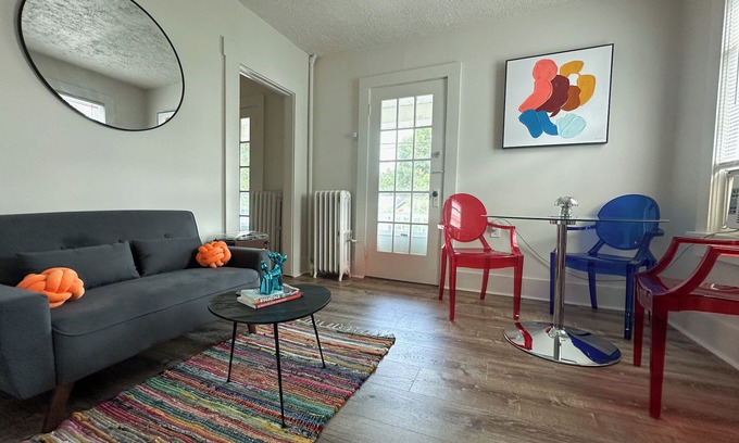 Woodstock Apartamento | Groovy 1 Bedroom Apartment in Woodstock - AC & WiFi!