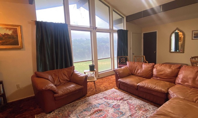 Junction Casa | Groovy Country Pad en un entorno sereno