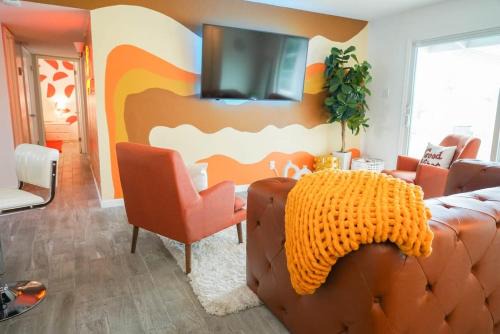 Camelback East Casa | Groovy Getaway - 70s themed house