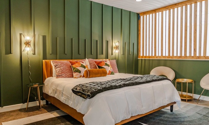 East Market District Apartamento | Groovy NuLu Condo | Heart of Vibrant Lou District!