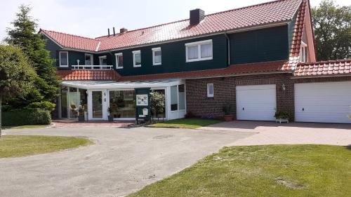 Utarp Apartamento | Grosszügige Wohnung für 4 Personen in Ostfriesland mit E- Ladesäule