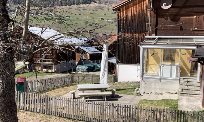 Surrein Chalet De Esquí | grosszügiges Chalet für erholsamen Familienurlaub