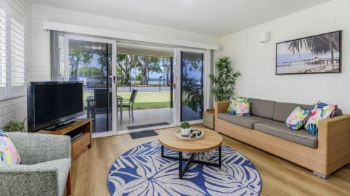 Bongaree Casa | Ground floor air conditioned, fabulous waterviews overlooking Pumicestone Passage