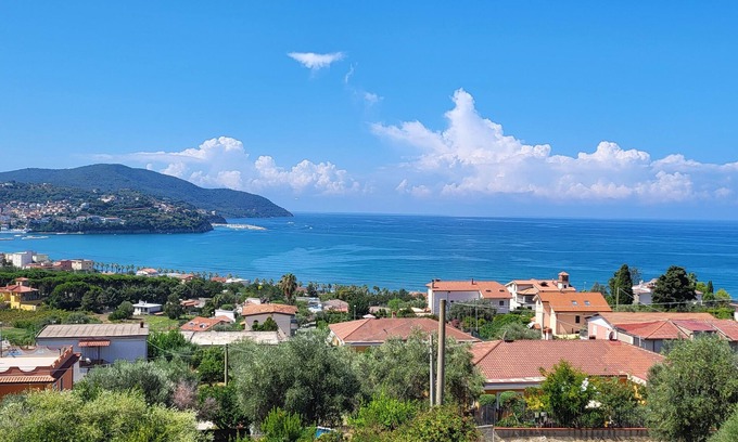 Agropoli Apartamento | APARTAMENTO CON JARDÍN Y PARKING A 10 MINUTOS EN COCHE DE LA PLAYA.