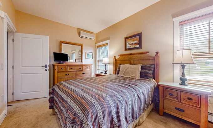 Proctorsville Casa | Ground-floor apartment with pool, hot tub, tennis & gym access - near skiing