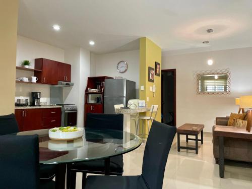 Las Gaviotas Apartamento | Ground floor apartment close to the beach, shops and restaurants