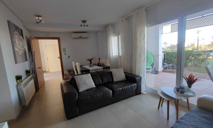 Sucina Apartamento | Ground Floor Apartment with Terrace and Garden facing a huge Swimming Pool