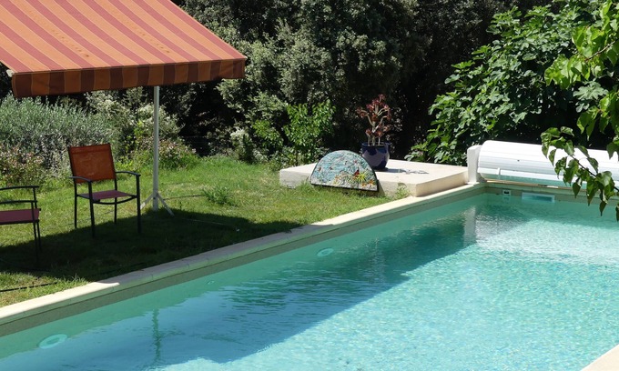 Piolenc Apartamento | Ground floor apartment 50m2 with terrace in intimate shady park, swimming pool 12x4 m