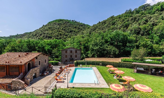 Pescaglia Apartamento | Ground floor apartment with covered patio