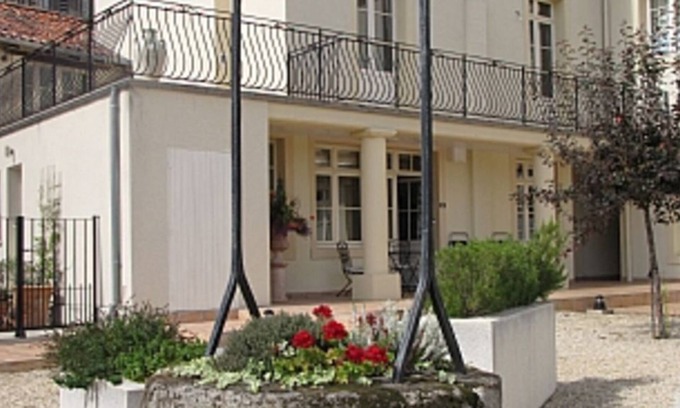 Vouvant Apartamento | Apartamento en planta baja muy bien equipado con piscina, aparcamiento privado