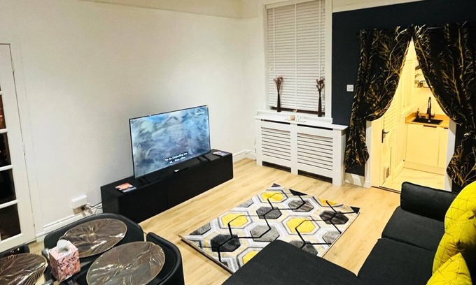 Cowdenbeath Apartamento | Ground Floor Entire Holiday Apartment - Self Check in/out - Perfect for 6 Guests