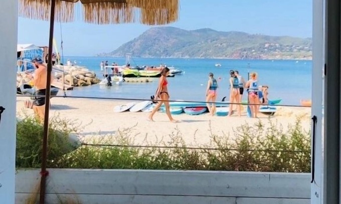 Les Sablettes Apartamento | Planta baja de villa situada en la arena a 10 m del mar, en la Costa Azul
