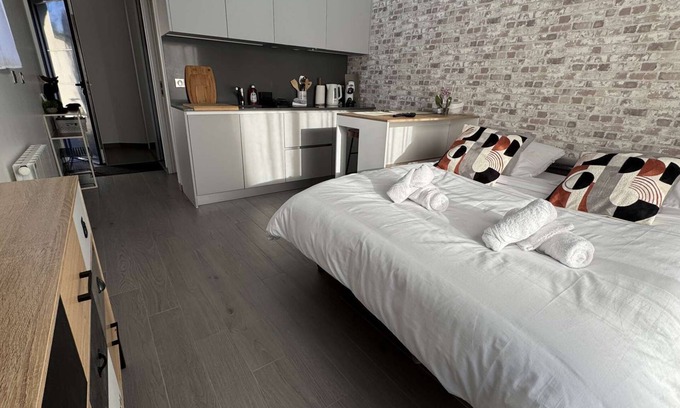 Maisons-Alfort Casa | Ground floor studio, terrace, parking near Paris