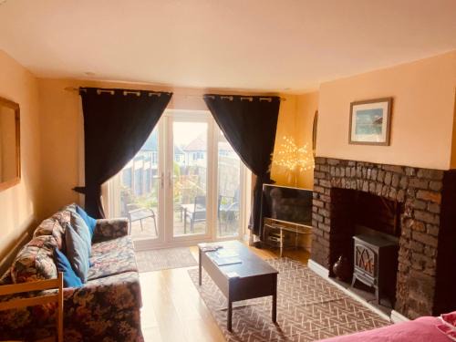 Uplands Apartamento | Ground Floor - view of Lighthouse, Garden and Parking