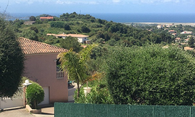 Bastelicaccia Casa | Ground floor villa BASTELICACCIA T2 or T3 (supplement)-Clim beautiful sea view