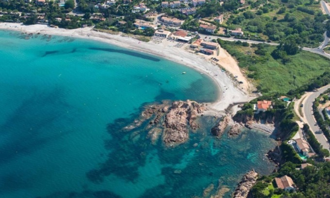 Pietrosella Apartamento | Ground-floor villa, 70 m2, 1 min from the beach, sea view, close to shops